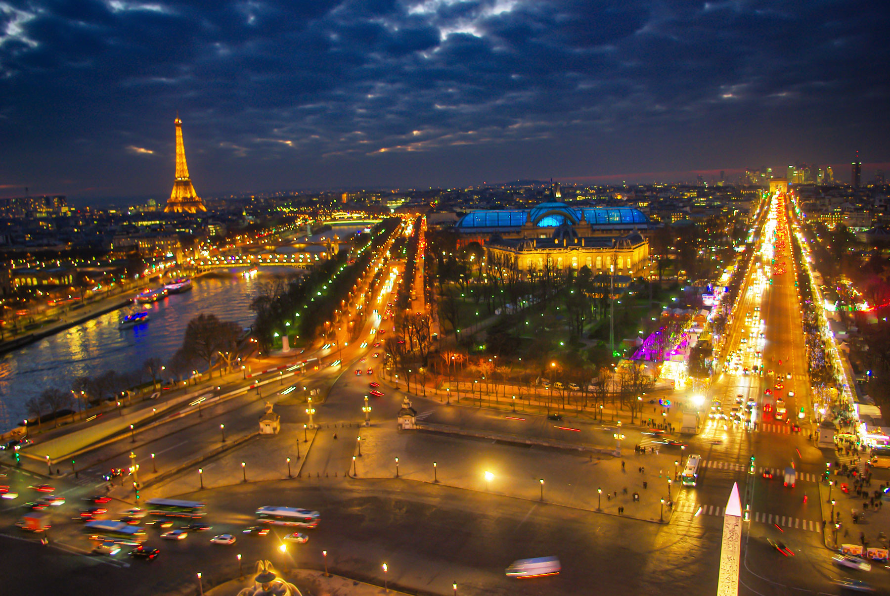 Paris by night © French Moments