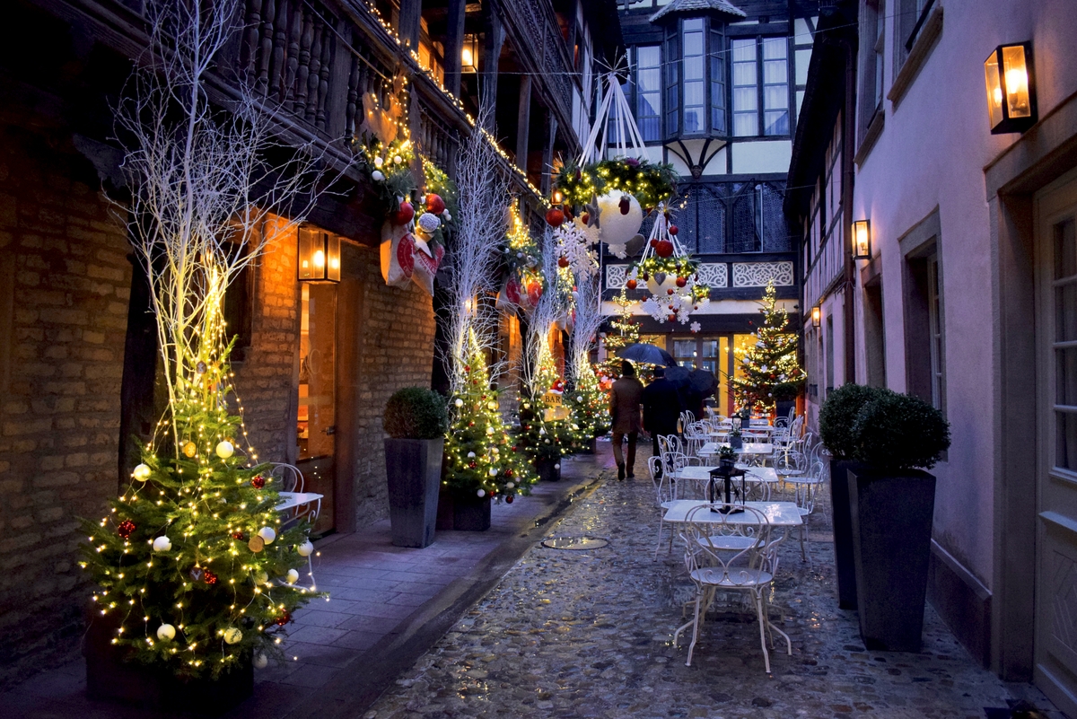 Cour du Corbeau, Strasbourg © French Moments